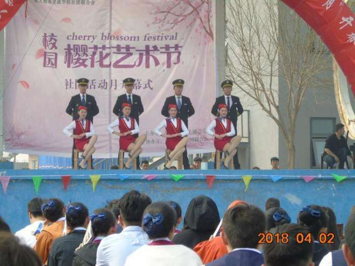 美麗櫻花, 魅力校園；北京現大.軌道交通學院迎來了我校首屆校園“櫻花藝術節——社團活動月”